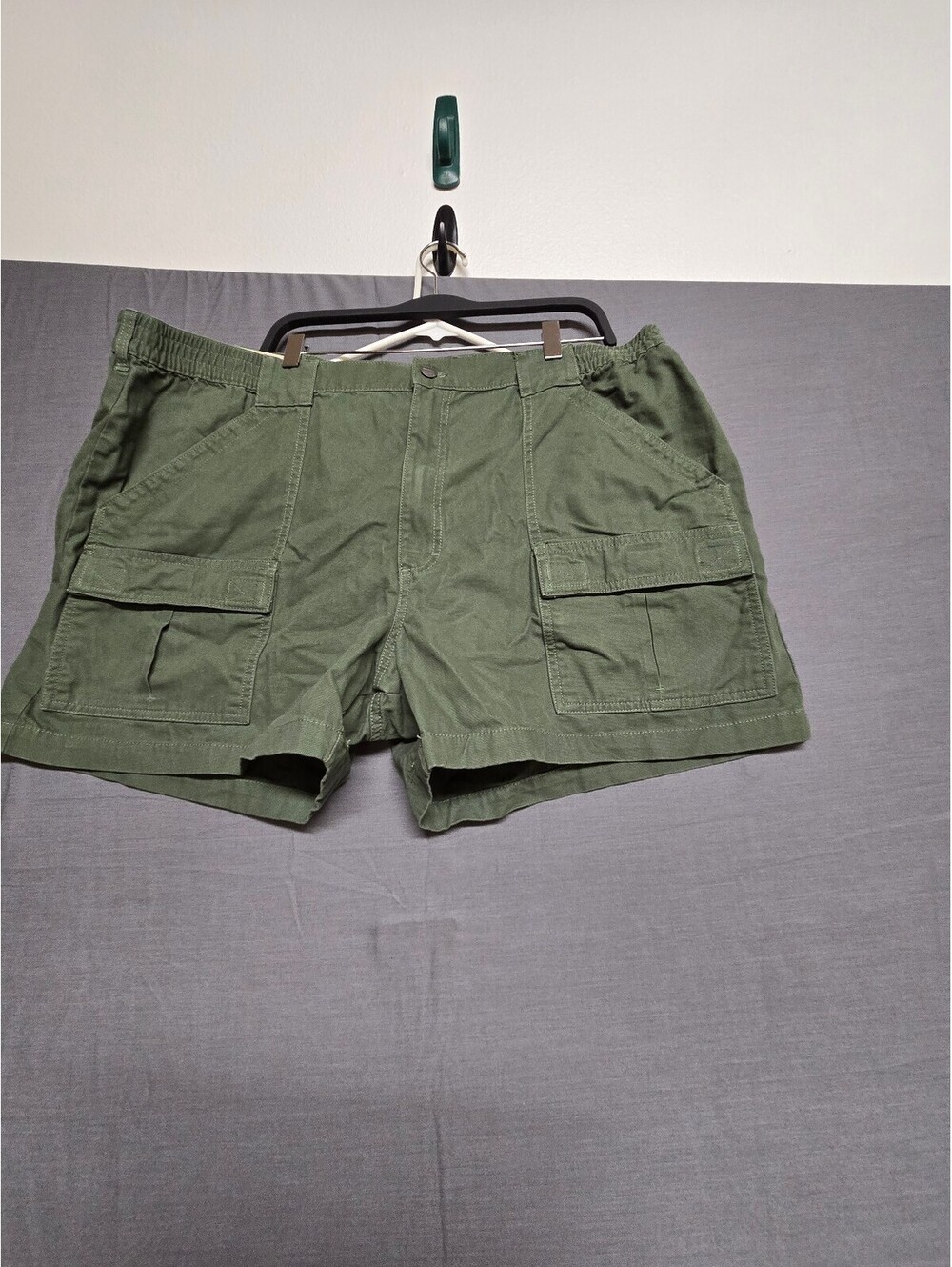 Men's Red Head Olive Green Cargo Shorts size 46